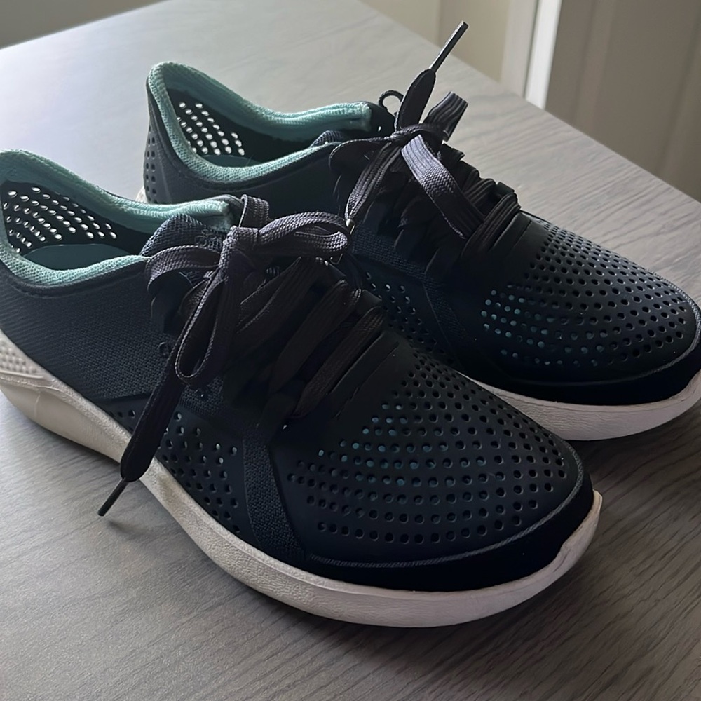 Crocs sneakers size 6